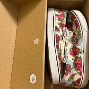Vans checker/floral Doheny shoes